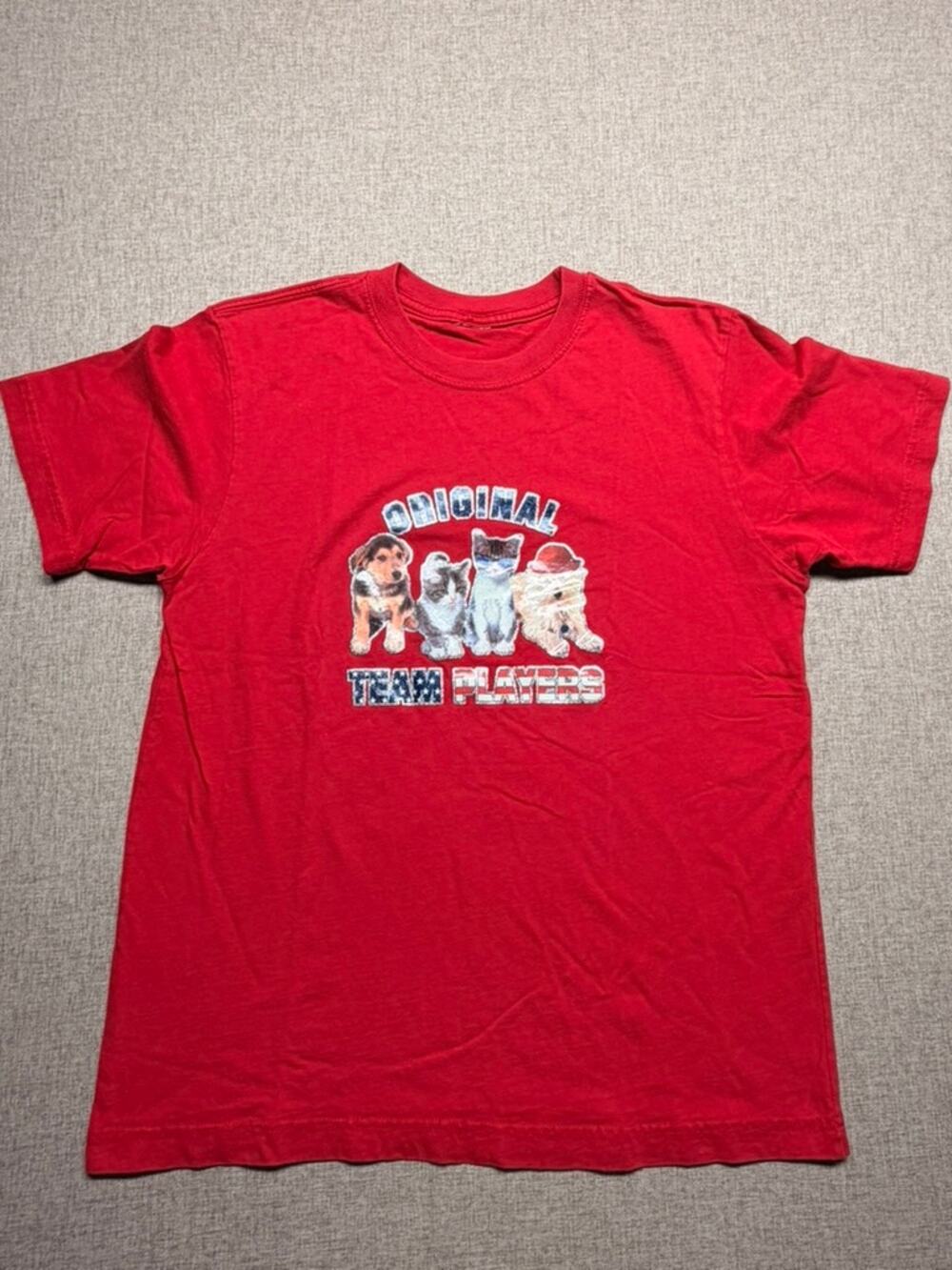 Vintage Style Original Team Players Red Puppy Kitten Graphic T-Shirt Kids L Y2K